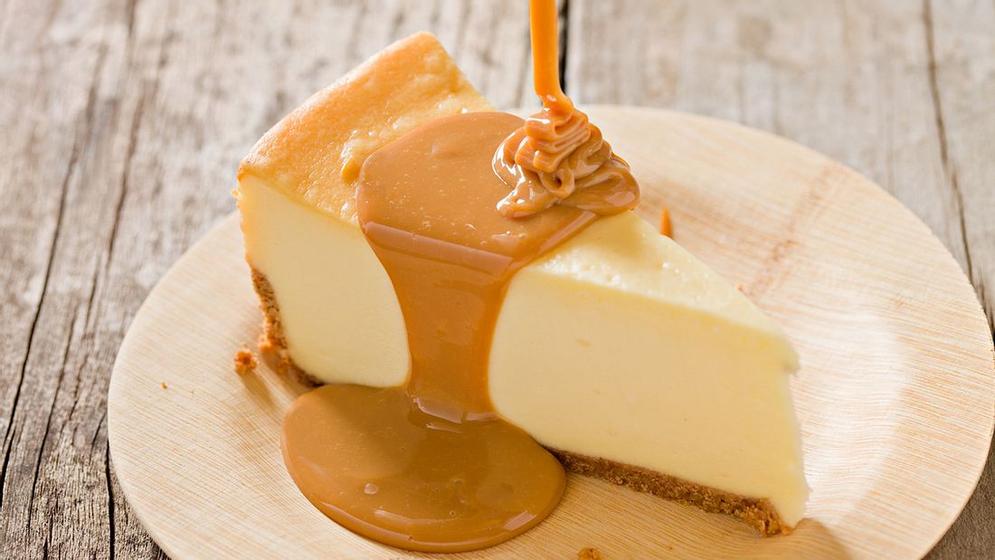 Cremiger Cheesecake trifft auf Karamell und Salzflocken Salted Caramell-Cheesecake Rezept