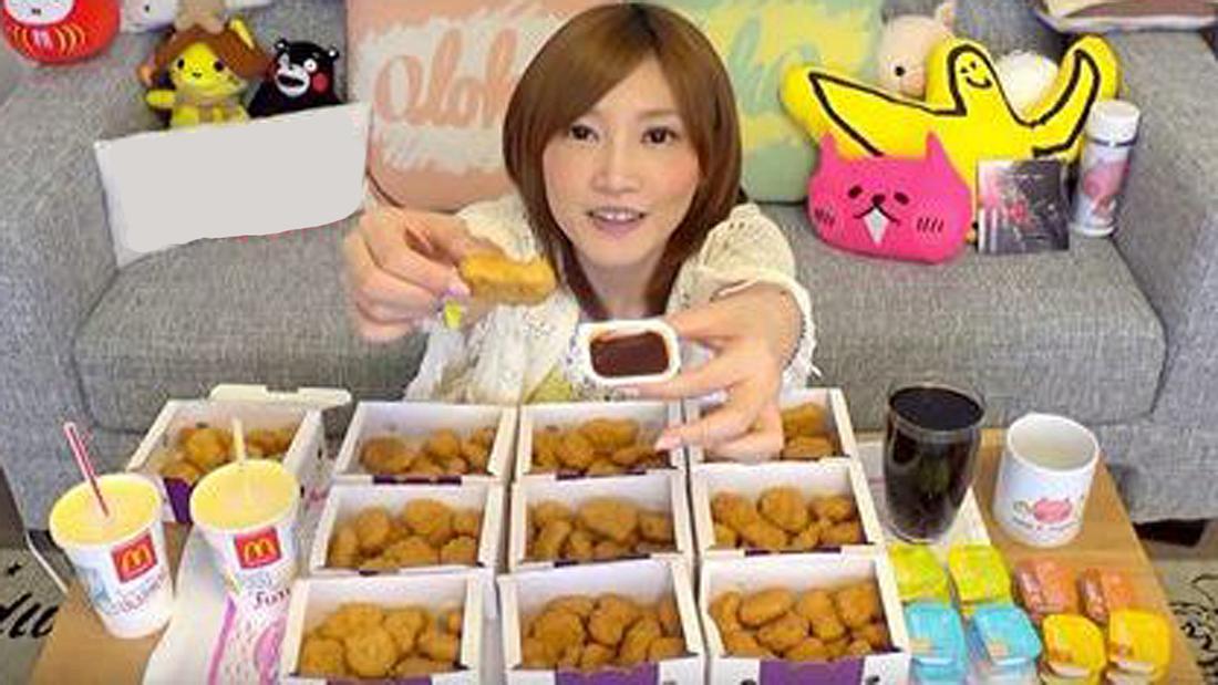 Japanerin vernichtet 150 Chicken McNuggets in Rekordzeit