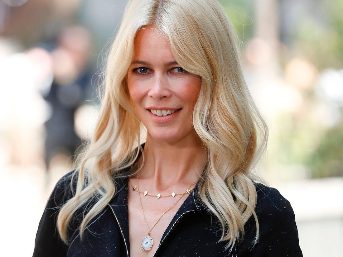 Claudia Schiffer: Busenblitzer-Foto macht Fans verrückt Claudia Schiffer