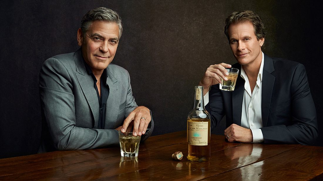 George Clooney und Rande Gerber mit ihrem Tequila George Clooney und Rande Gerber mit ihrem Tequila Casamigo
