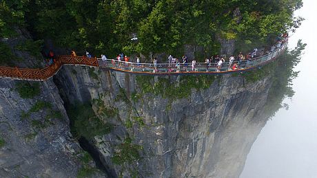 Coiling Dragon Cliff Skywalk - Foto: Getty Images / VCG