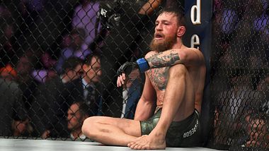 Conor McGregor am Boden - Foto: Harry How/Getty Images
