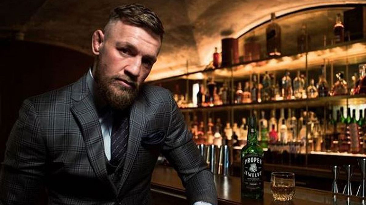 Conor McGregor genießt seinen eigenen Whiskey