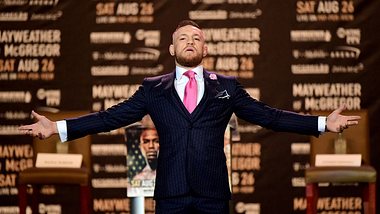 Designer David Augus nimmt den Fuck-you-Anzug von Conor McGregor in seine Kollektion auf - Foto: Harry How/Getty Images