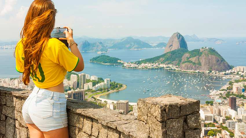 Frau fotografiert in Rio de Janeiro - Foto: iStock / ampueroleonardo