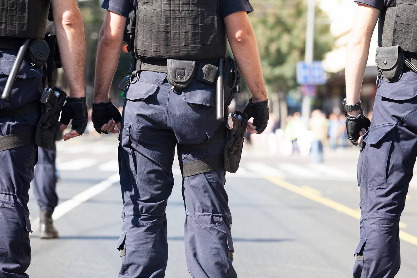 Corona-Hilfssheriffs: Erstes Bundesland will Polizeifreiwillige ausbilden Spezialeinsatzkräfte auf der Straße