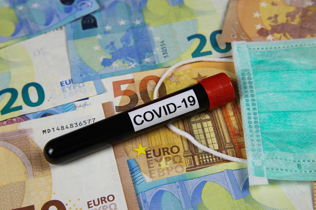 Verband fordert mehr Geld für Hartz-IV-Empfänger in der Coronakrise Covid-19-Probe und Bargeld