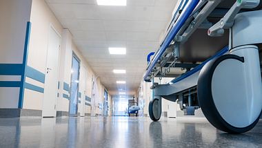 Krankenhaus-Korridor - Foto: iStock/beerkoff