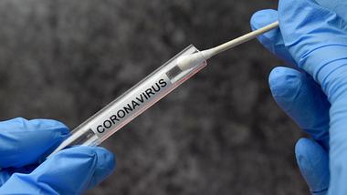 Corona-Test - Foto: iStock / zetat