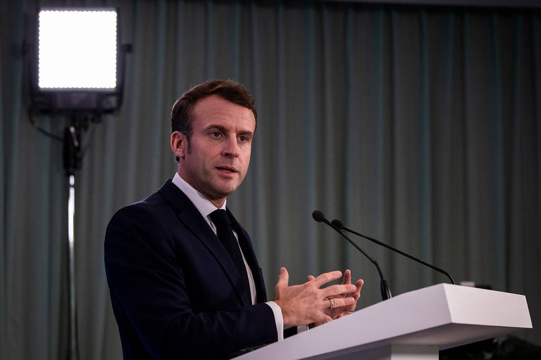 Coronavirus: Frankreichs Präsident ordnet Enteignung an Emmanuel Macron hält eine Rede