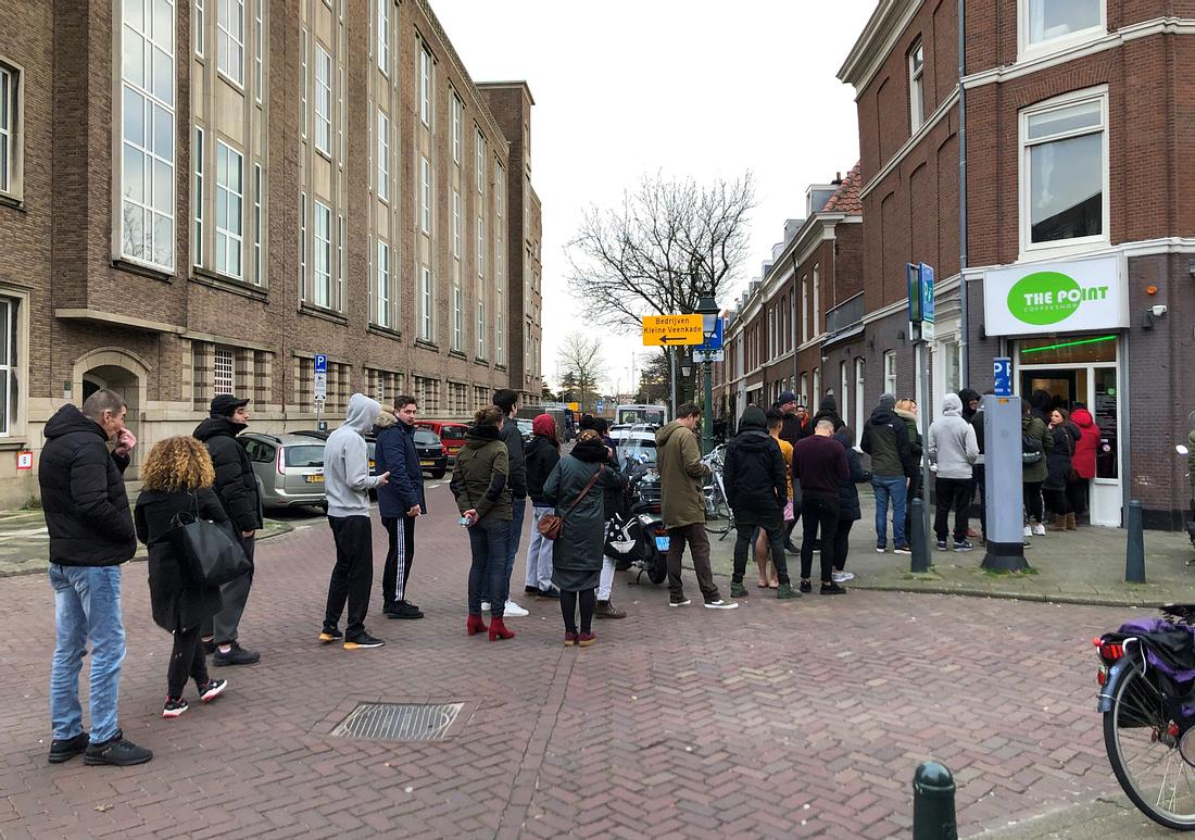 Coronavirus: Holländer hamstern Cannabis Coffeeshop in Den Haag
