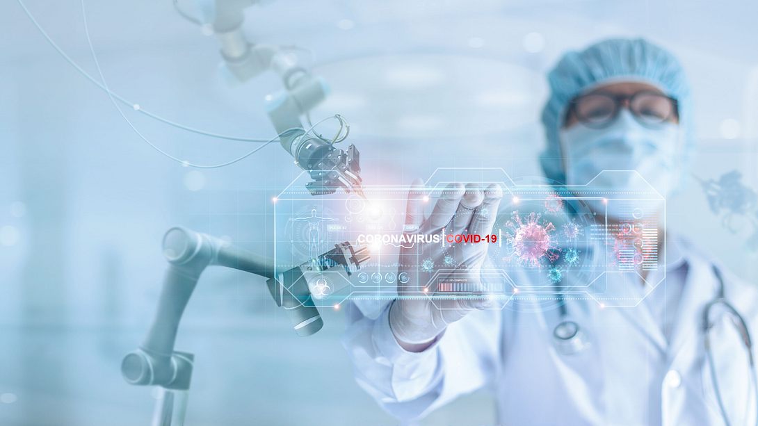 Themenbild: Roboterarm, Arzt im Hintergrund, Bildschirm mit Coronavirus  - Foto: iStock / ipopba