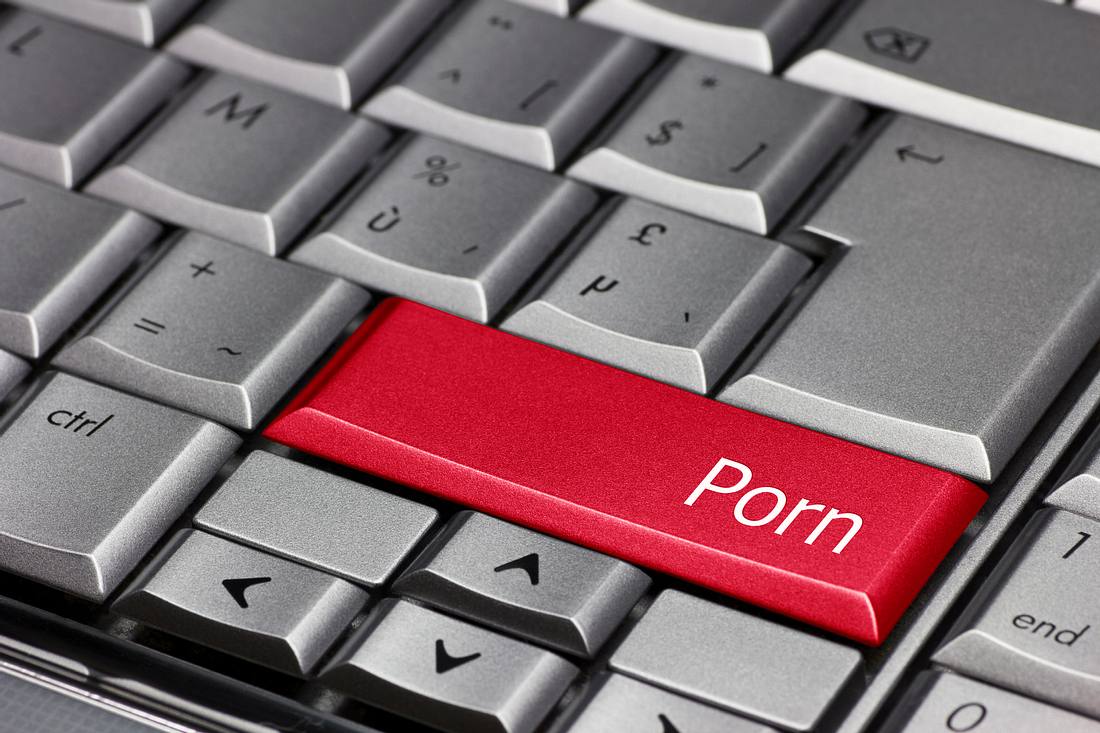 Coronavirus: Pornokäufe explodieren Rote Porno-Taste auf Computertastatur