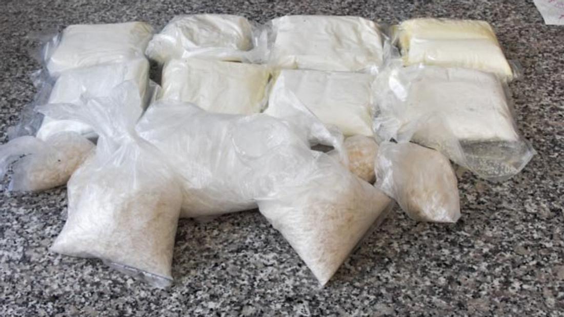So sehen sieben Kilo Crystal und acht Kilo Amphetaminpaste aus Ein unerwarteter Fund