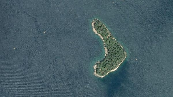 Die kroatische Mittelmeerinsel Daksa - Foto: CNES / Airbus, TerraMetrics / Google