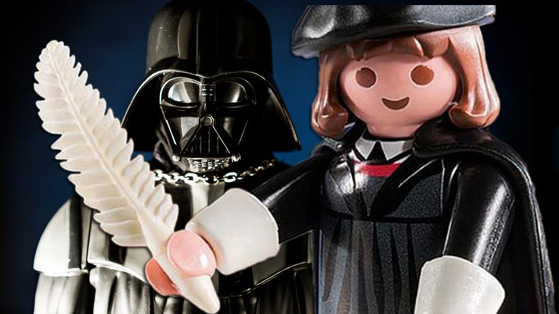 Martin Luther schlägt Darth Vader als Playmobil-Figur