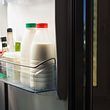 Milch in Kühlschranktür - Foto: iStock/VvoeVale