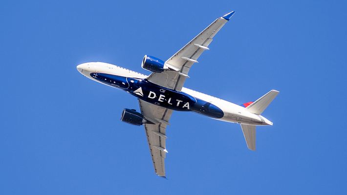 Flieger der Delta-Air-Fluglinie - Foto: iStock / Sundry Photography