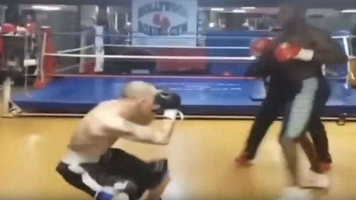 Charlie Zelenoff trifft Deontay Wilder.