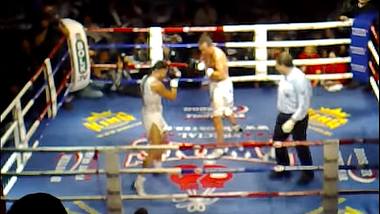 MMA-Fighterin Germaine de Randamie knockt einen Mann im Boxkampf aus - Foto: YouTube/khalilj
