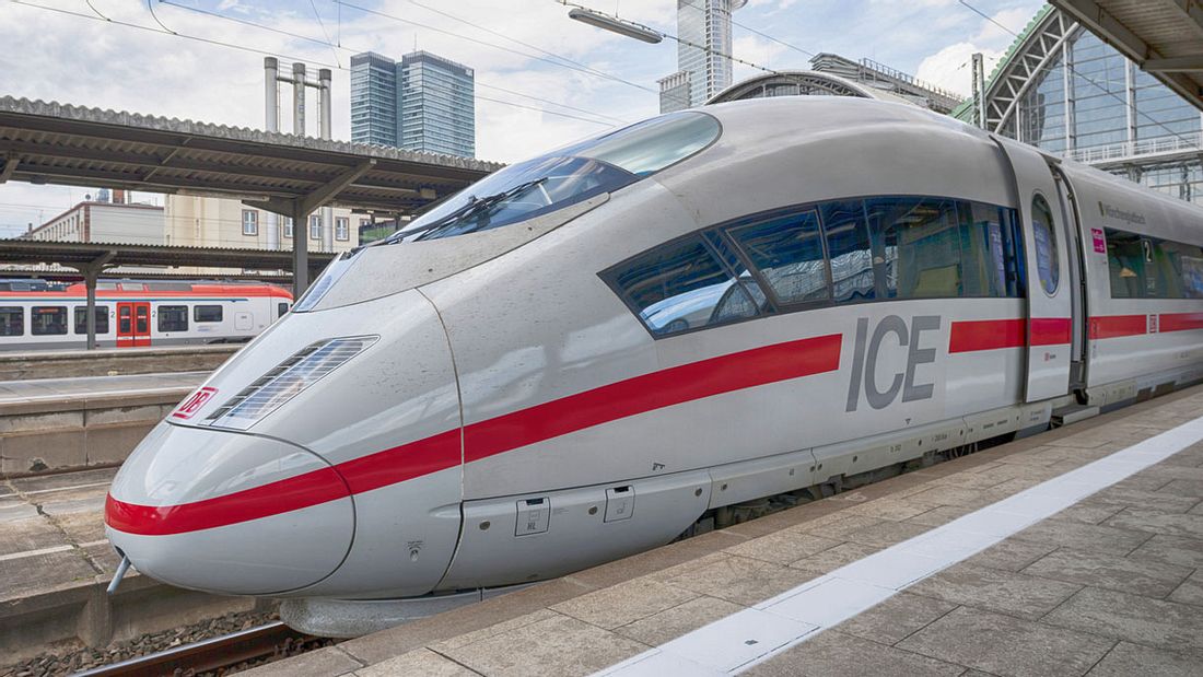 Deutsche Bahn in Nazi-Skandal verwickelt (Symbolfoto). Deutsche Bahn in Nazi-Skandal verwickelt (Symbolfoto).