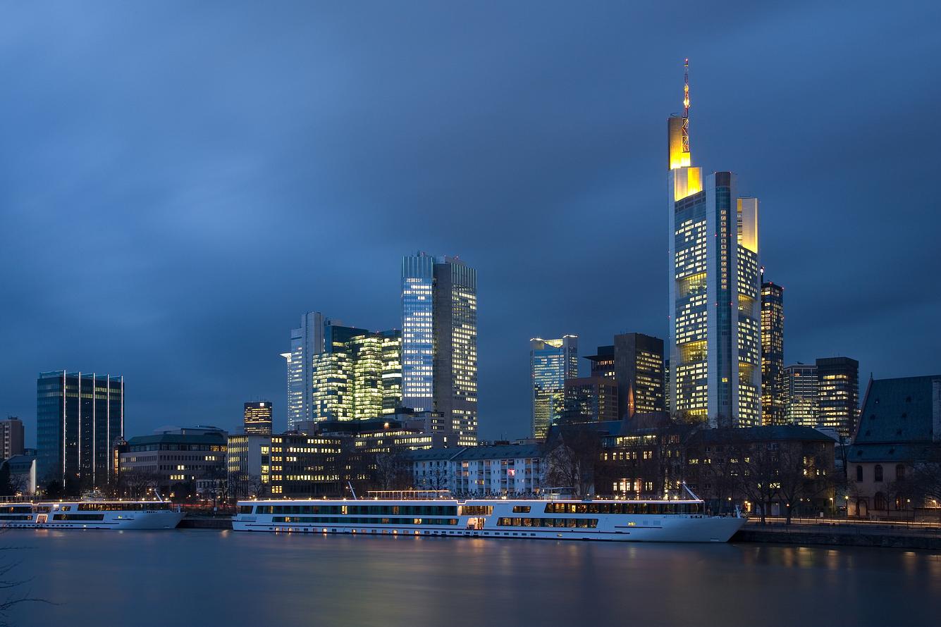 Deutsche Banken schon wieder in Schieflage Dunkle Wolken über Frankfurt/Main