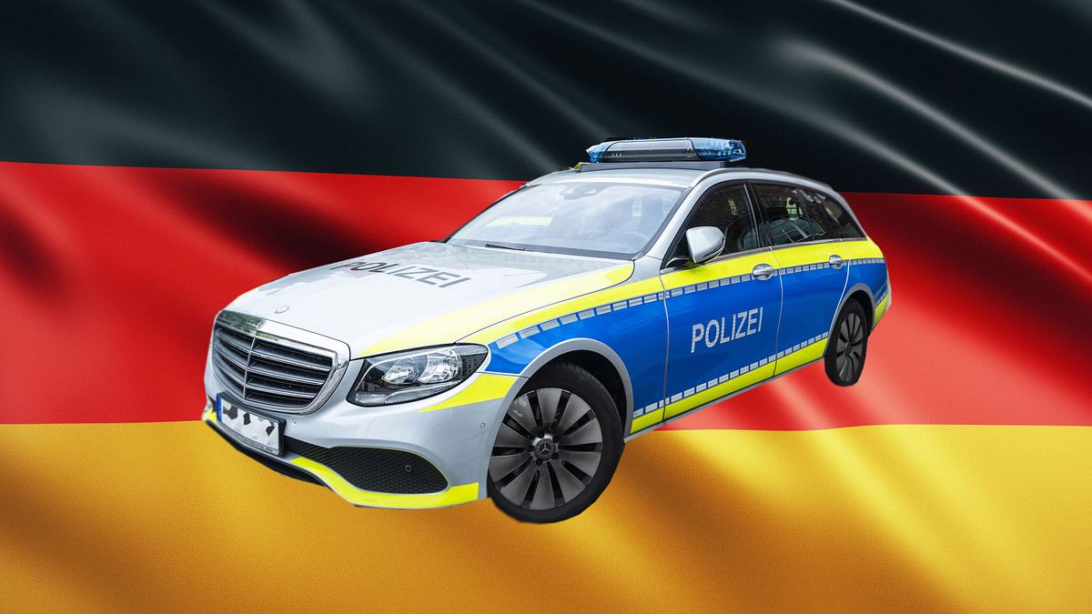 Deutschlandfahne / Polizeiauto