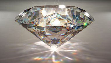 Geschliffener Diamant - Foto: iStock / mevans