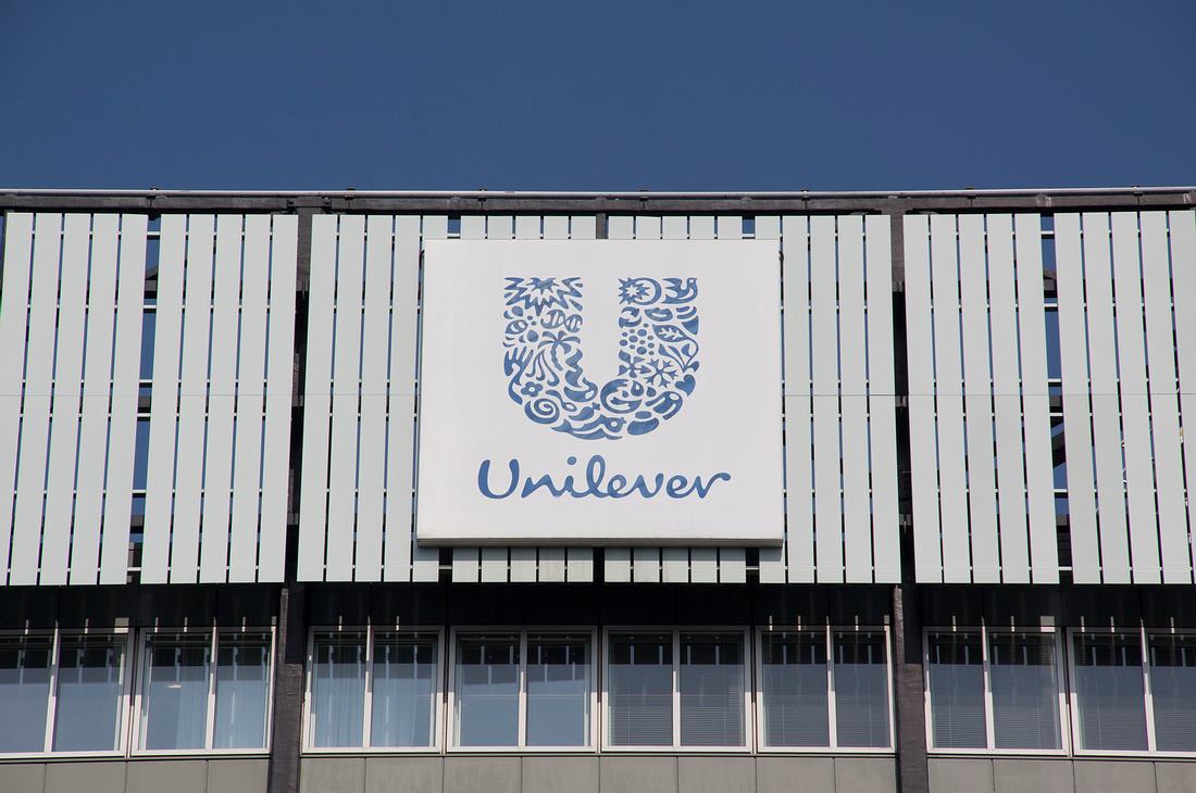 Die Nummer, die verbindet: Unilever launcht Corona-Service-Hotline Außenansicht eines Unilever-Gebäudes