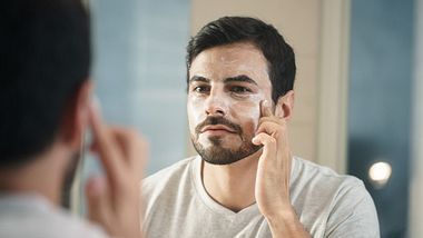 Gesichtspflege für Männer - Foto: iStock/Diego Cervo