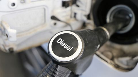 Dieselkraftstoff wird getankt - Foto: iStock / U. J. Alexander