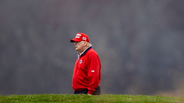 Donald Trump spielt Golf - Foto: Getty Images / Tasos Katopodis
