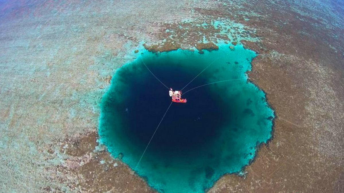 Dragon's Hole im Südchinesischen Meer zwischen den Paracel Inseln