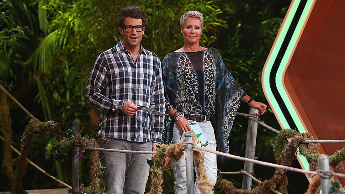 Daniuel hartwich und Sonja Zietlow begrüßen zwei weitere Dschungelcamp-2019-Kandidatinnen. Daniuel hartwich und Sonja Zietlow begrüßen zwei weitere Dschungelcamp-2019-Kandidatinnen.