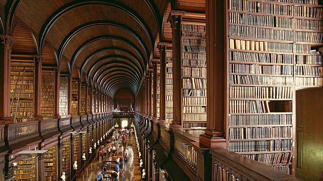Der Long Room auf dem Campus des Trinity College. Long Room, Trinity College, Dublin