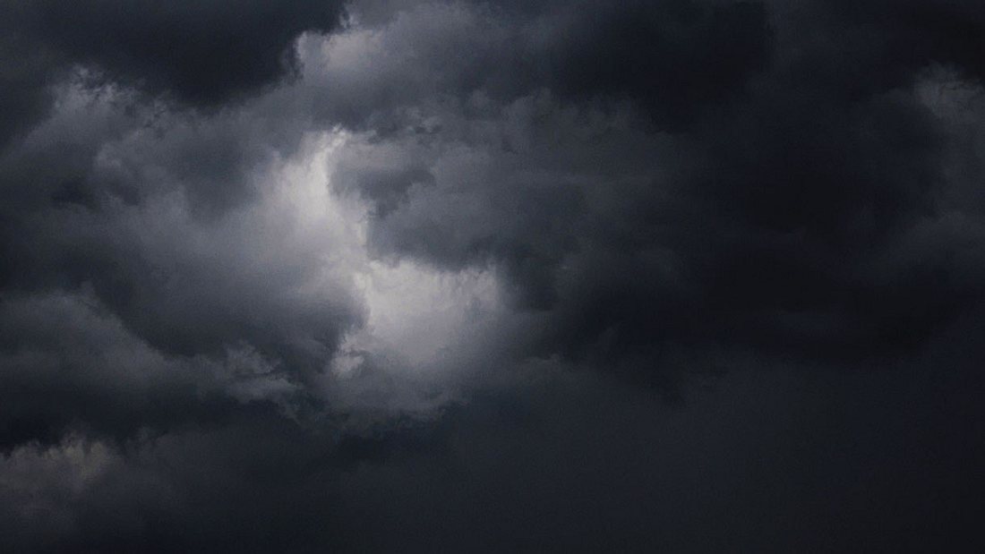 Dunkle Regenwolken Dunkle Regenwolken