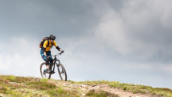 E-Mointainbike kaufen - Foto: iStock/Saro17