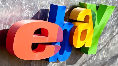 Ebay-Logo - Foto: iStock / JasonDoiy