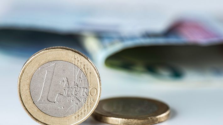 Eine Ein-Euro-Münze  - Foto: iStock / simarik