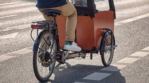 Elektro Lastenrad - die besten Modelle im Vergleich - Foto: Canetti/iStock