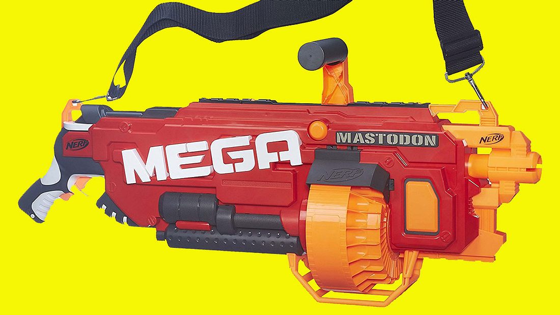 Der Mega Mastodon ist nicht nur der erste motorisierte Mega-Blaster, sondern der bisher größte Blaster aus dem Hause Nerf