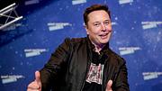 Elon Musk zeigt zwei Daumen nach oben in die Kamera  - Foto: Getty Images / Pool / Auswahl 