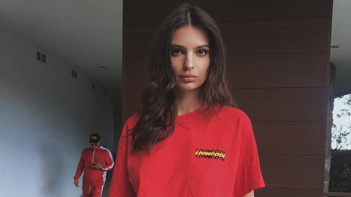 Emily Ratajkowski kann auch unschuldig gucken