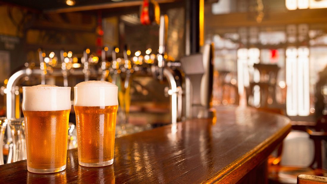 Dorf rettet englisches Pub Dorf rettet englisches Pub