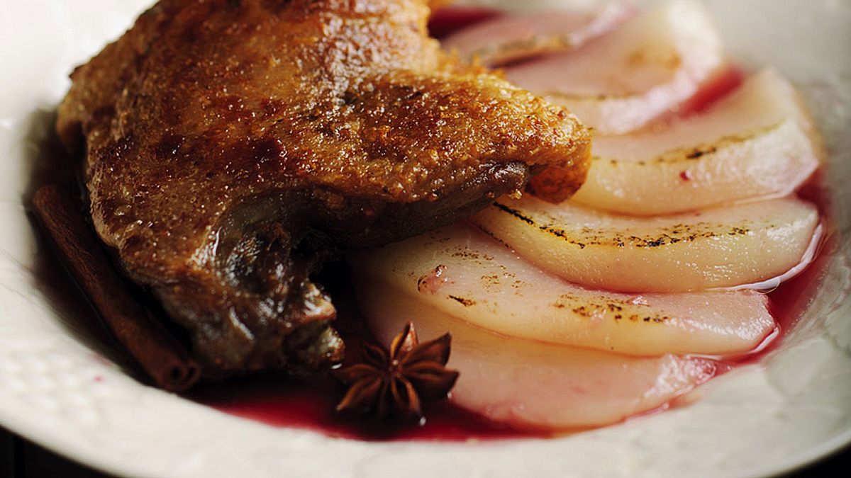 Entenbrust aus dem Ofen mit Rotweinsoße und Scharlotten