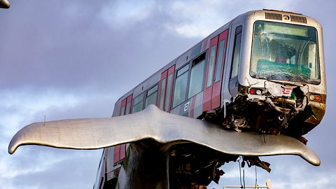 Entgleister Zug parkt auf Walfluke - Foto: Getty Images / BSR Agency