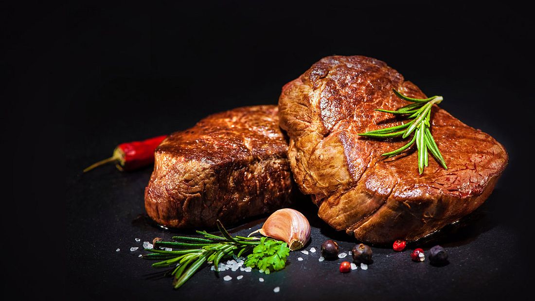 Entrecôte grillen: Das saftige Steak perfekt auf dem Grill zubereitet