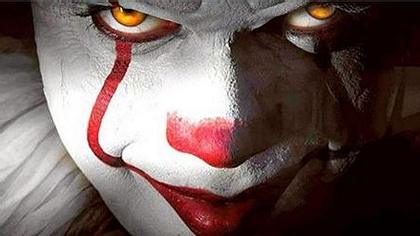 Teaser Trailer: Ein erster Vorgeschmack auf Bill Skarsgard als Pennywise in Stephen Kings Es sorgte für Kreischattacken beim Publikum - Foto: Warner Bros. Pictures