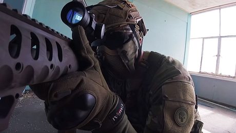 Ex-Soldat spielt Airsoft-Game - Foto: Youtube / Names Nicco