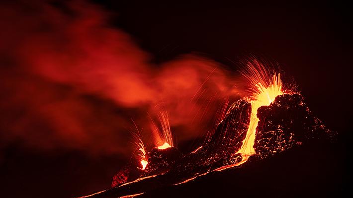 Fagradalsfjall-Ausbruch, Nachtaufnahme - Foto: Getty Images / LuigiMorbidelli